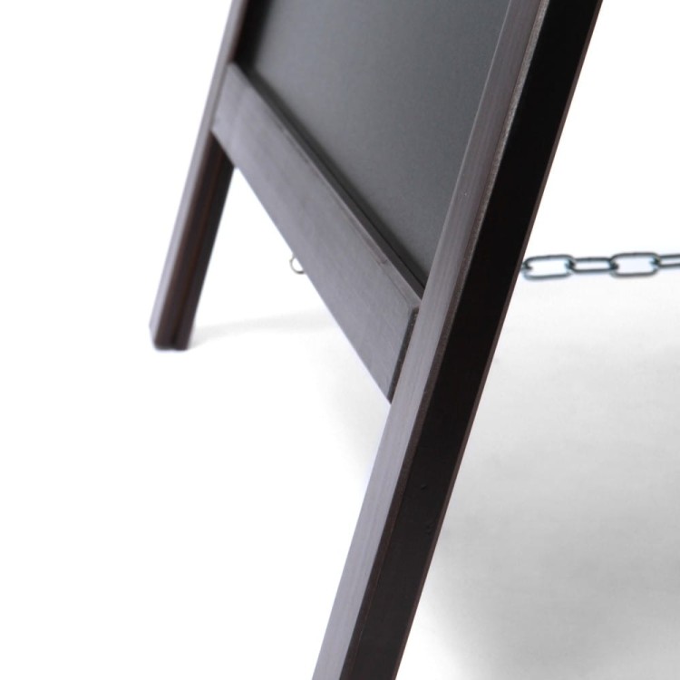 Drewniany potykacz kredowy NATURA Economy 46,5 x 64,5 cm Ciemnobrązowy reklamowy potykacz kredowy do pisania markerami kredowymi