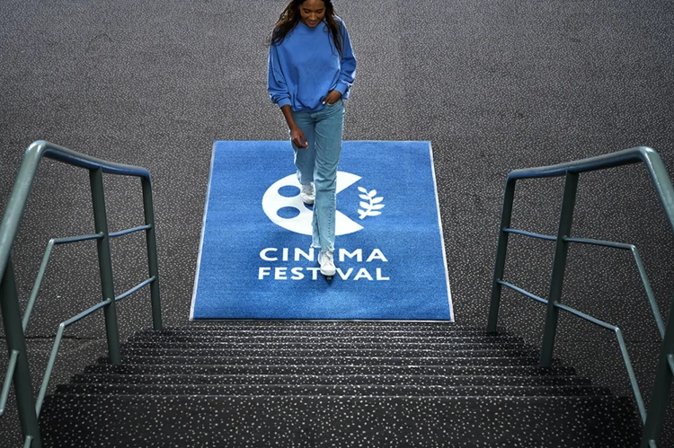 Mata podłogowa Universal Brush Guard - wycieraczka dywanik wykładzina z logo do zastosowań wewnętrznych i zewnętrznych