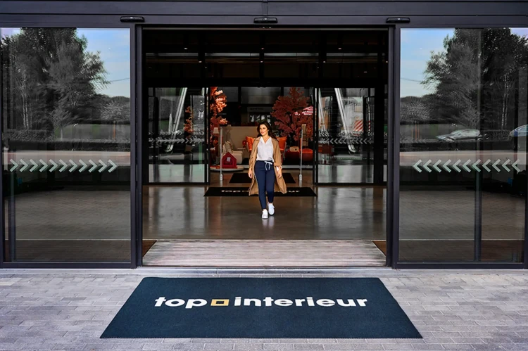 Mata podłogowa Universal Brush Guard - wycieraczka dywanik wykładzina z logo do zastosowań wewnętrznych i zewnętrznych