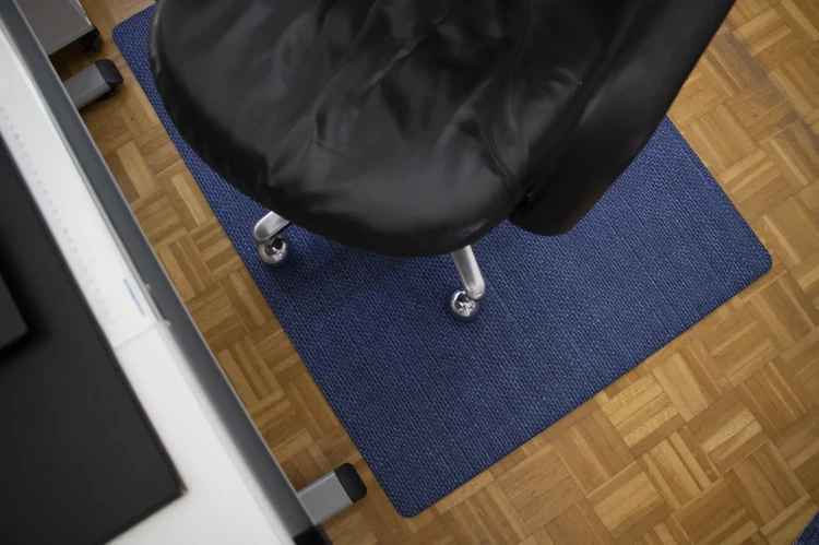 Mata podłogowa ochronna Office Floor Guard - mata ochraniacz podłogowy z logo pod krzesło
