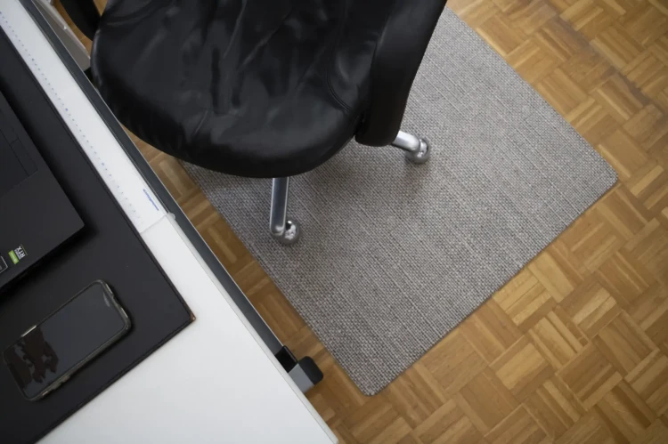 Mata podłogowa ochronna Office Floor Guard - mata ochraniacz podłogowy z logo pod krzesło