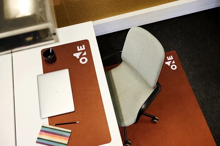 Mata podłogowa ochronna Office Floor Guard - mata ochraniacz podłogowy z logo pod krzesło