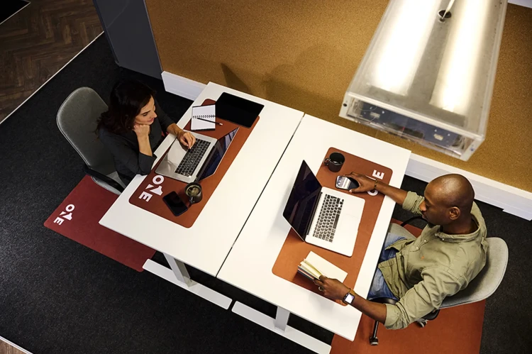 Mata podłogowa ochronna Office Floor Guard - mata ochraniacz podłogowy z logo pod krzesło