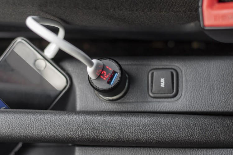 Ładowarka samochodowa SPIDO czarny