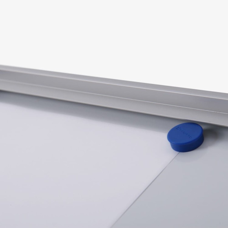 Gablota magnetyczna XS 3xA4 66x31 cm z certyfikatem trudnopalności B1 zamykana na kluczyk do użytku wewnętrznego gablota wewnętrzna gablota ogłoszeniowa gablota informacyjna tablica ogłoszeń tablica informacyjna ogniotrwała