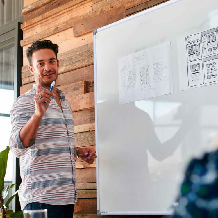 Przykład zastosowania - Magnetyczna tablica suchościeralna SCRITTO® 150 x 100 cm emaliowana biała tablica suchościeralna magnetyczna do urzędu szkoły biura do pisania markerem pisakiem flamastrem suchościeralnym