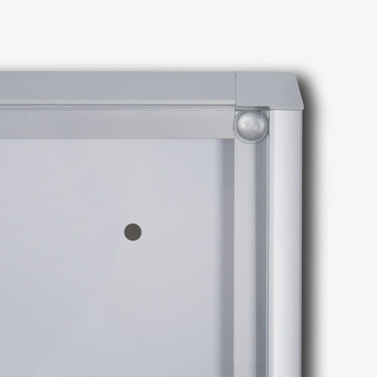 Detal - Gablota magnetyczna XS 1xA4 22x31 cm zamykana na kluczyk do użytku wewnętrznego gablota wewnętrzna gablota ogłoszeniowa gablota informacyjna tablica ogłoszeń tablica informacyjna