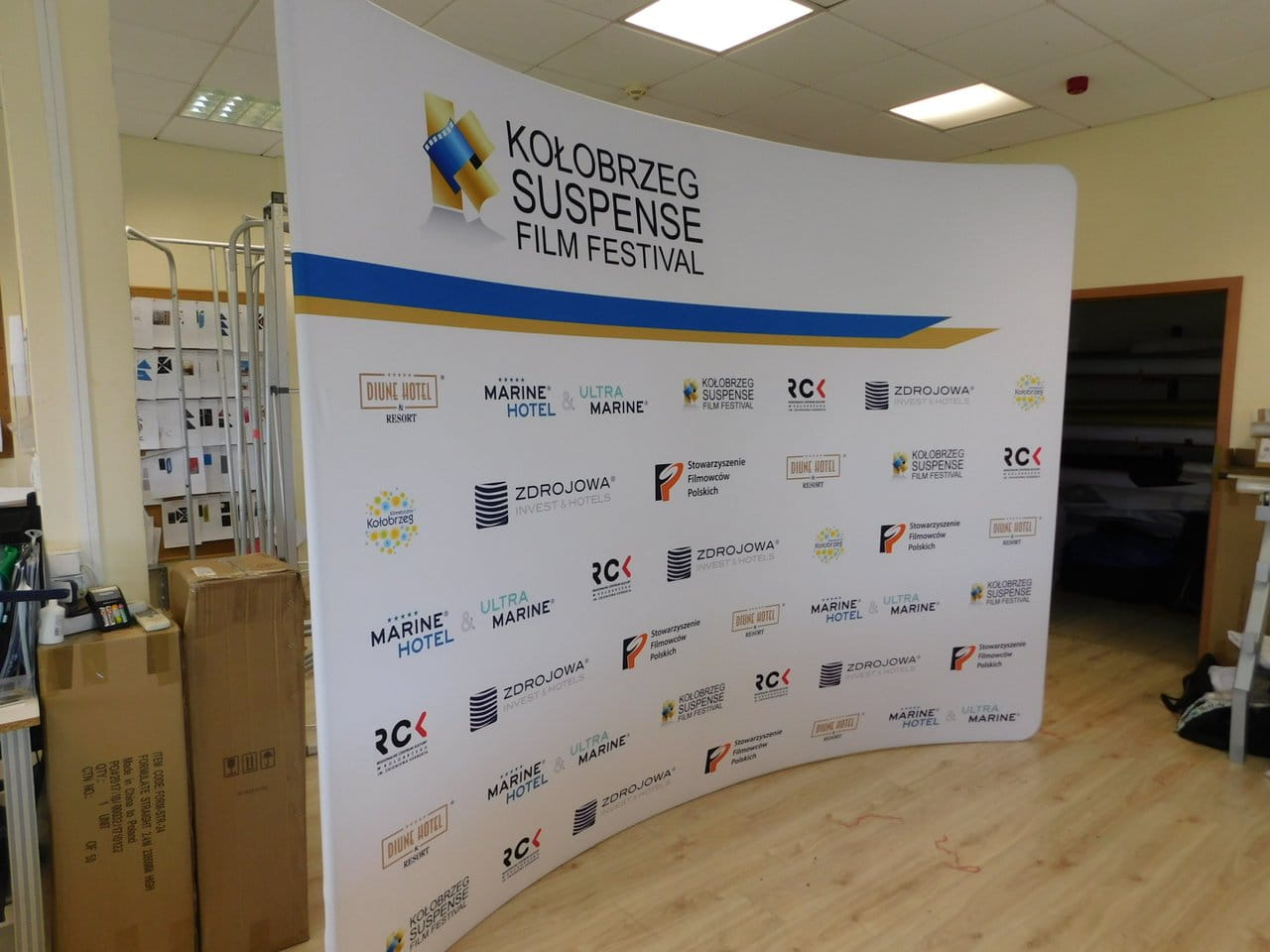 Curved Fabric Banner Stand - Horizontal 300 x 240 cm