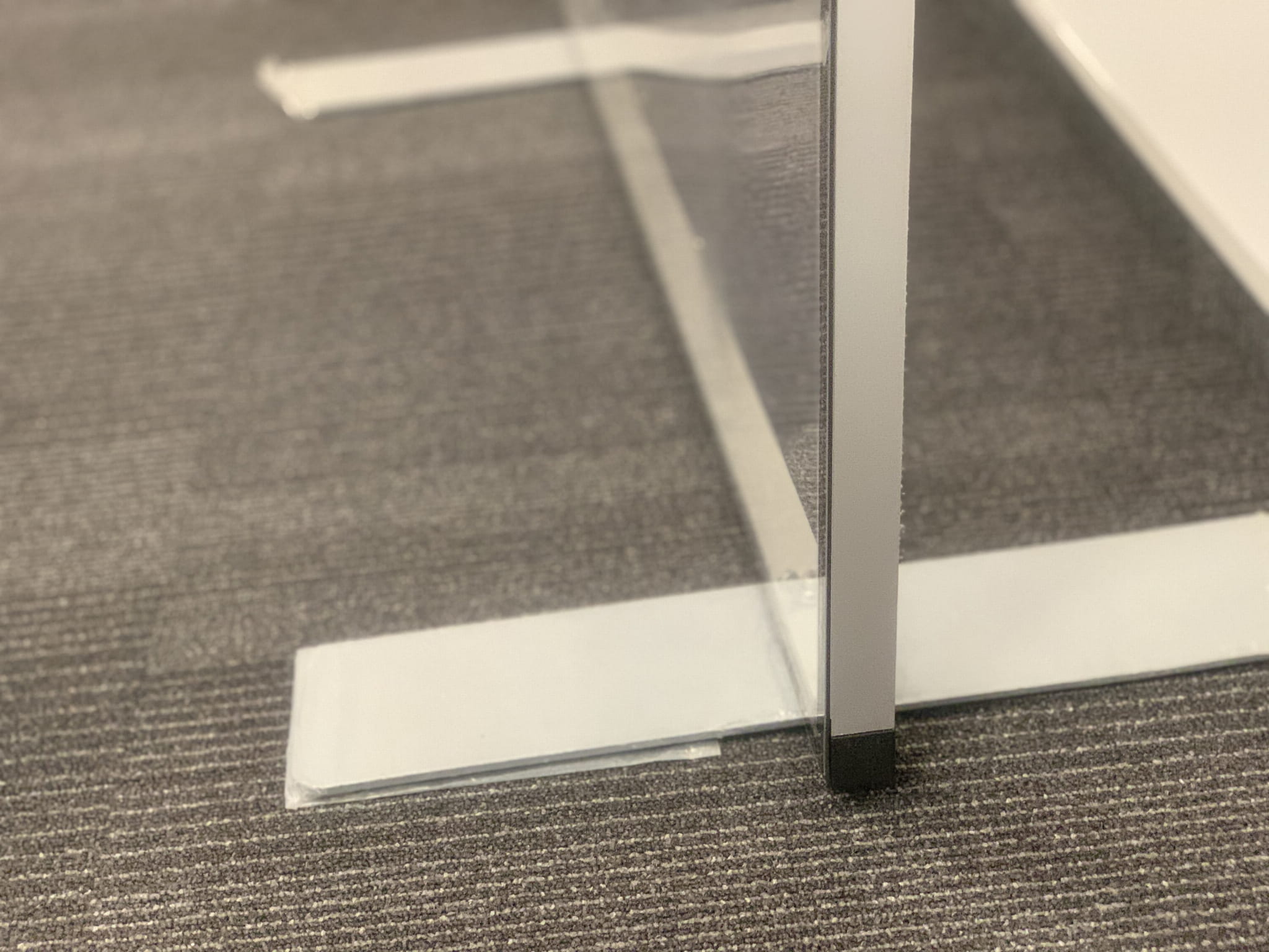 Detail stabilních nožiček, na kterých stojí konstrukce